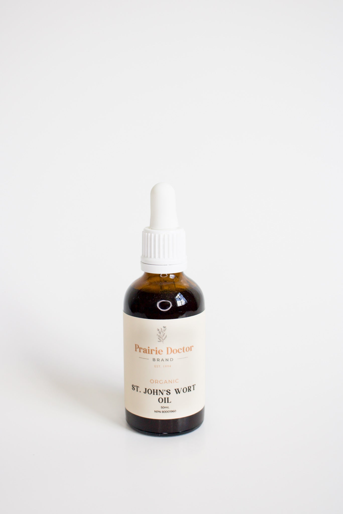 Our organic St John's Wort herbal oil can be used to treat minor inflammation of the skin, blunt injuries, wounds and burns.